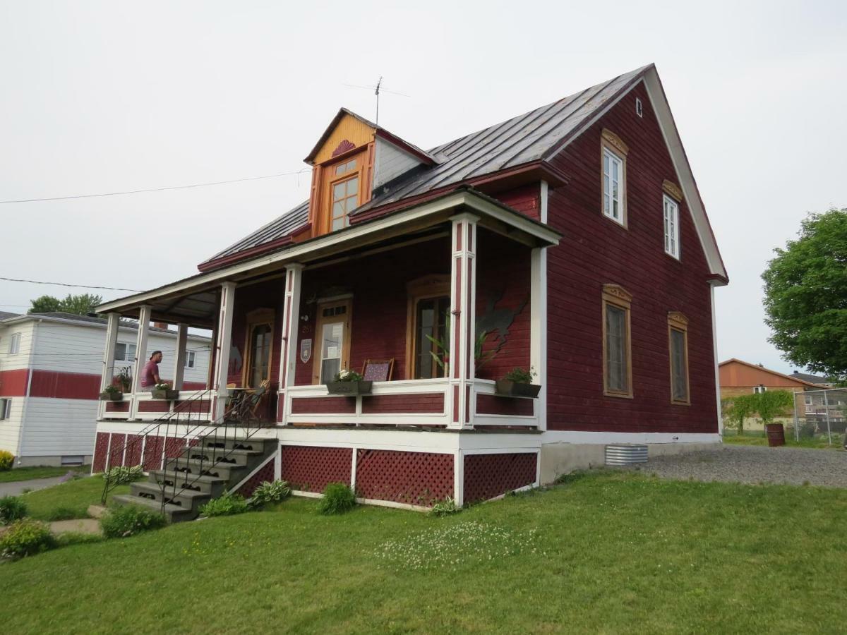 La Vieille Maison Rouge Saint-Tite Bagian luar foto