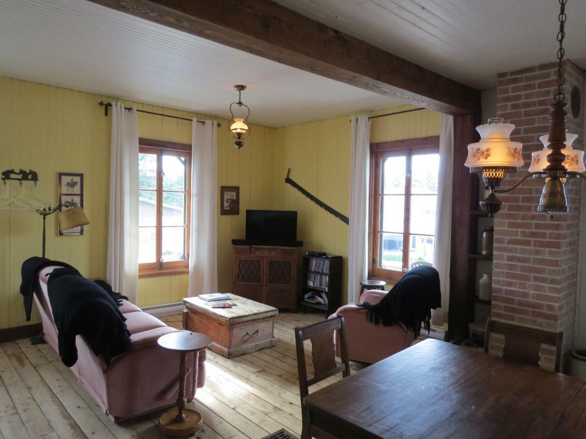 La Vieille Maison Rouge Saint-Tite Bagian luar foto