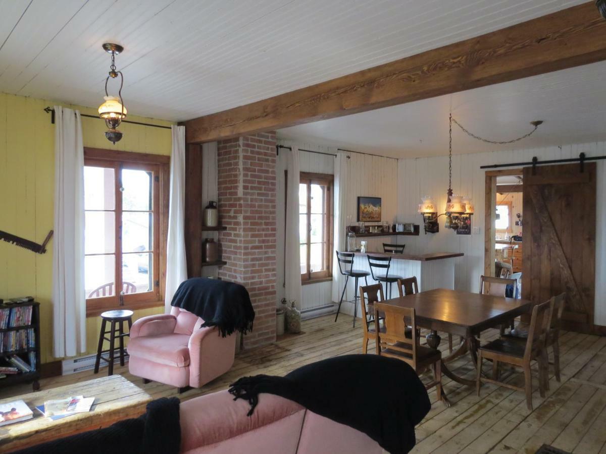 La Vieille Maison Rouge Saint-Tite Bagian luar foto